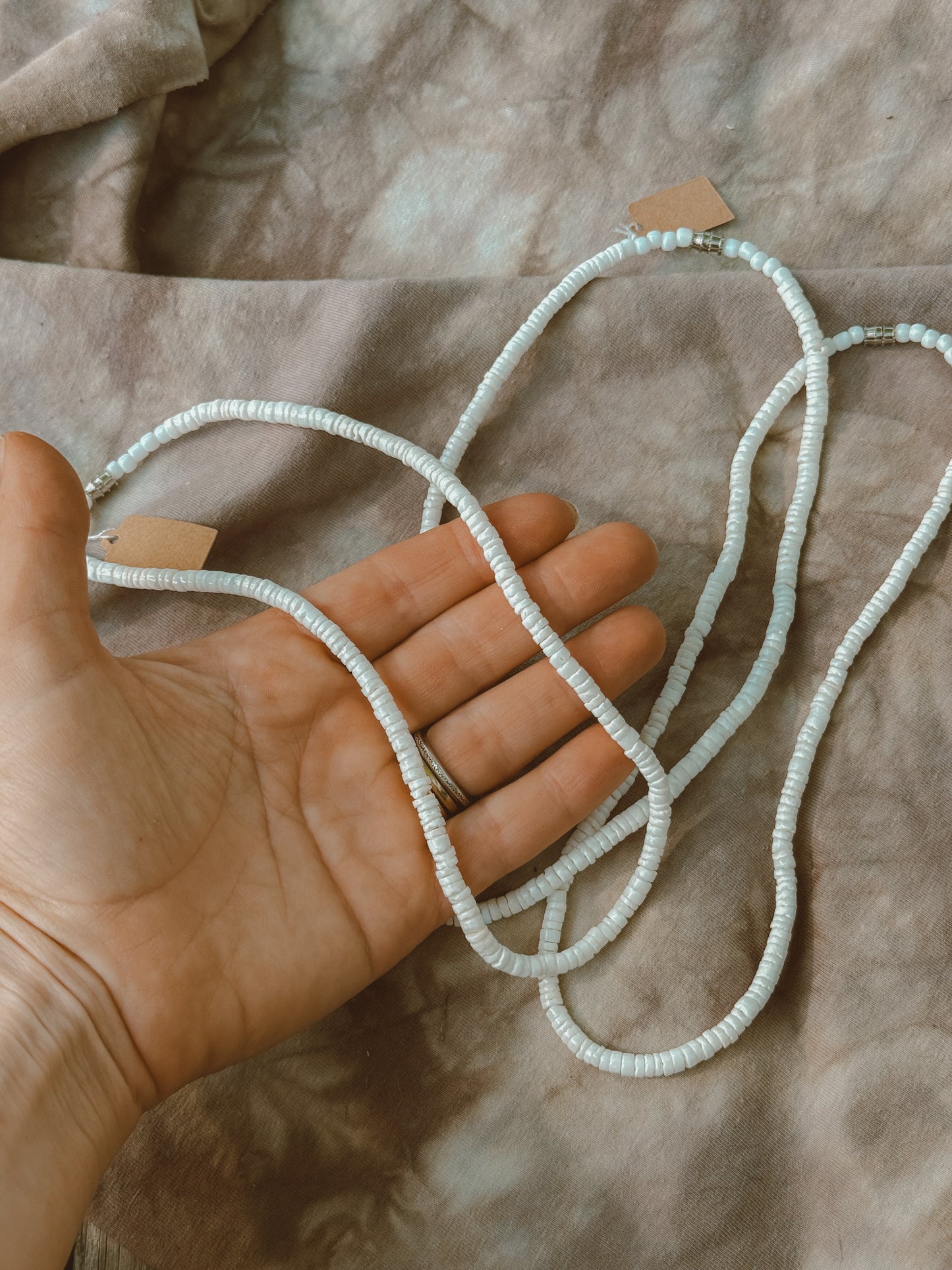 Heishi White Shell necklace 3-4mm 16β