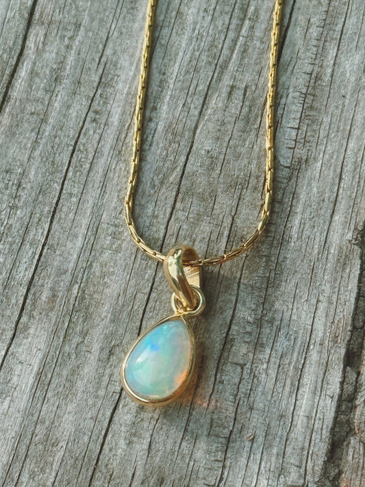18k Gold Ethiopian Opal Necklace